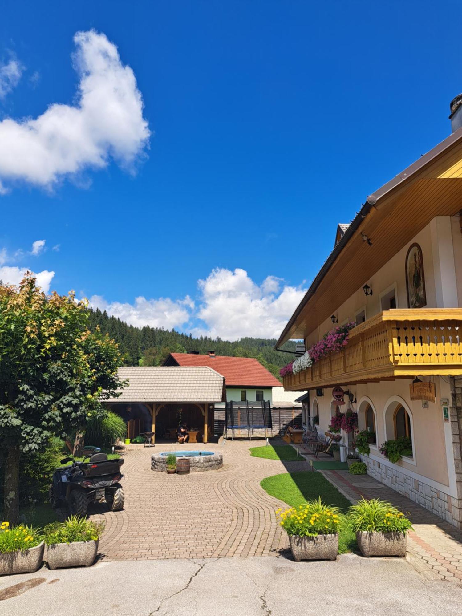Guest House Kveder Skofja Loka Bagian luar foto