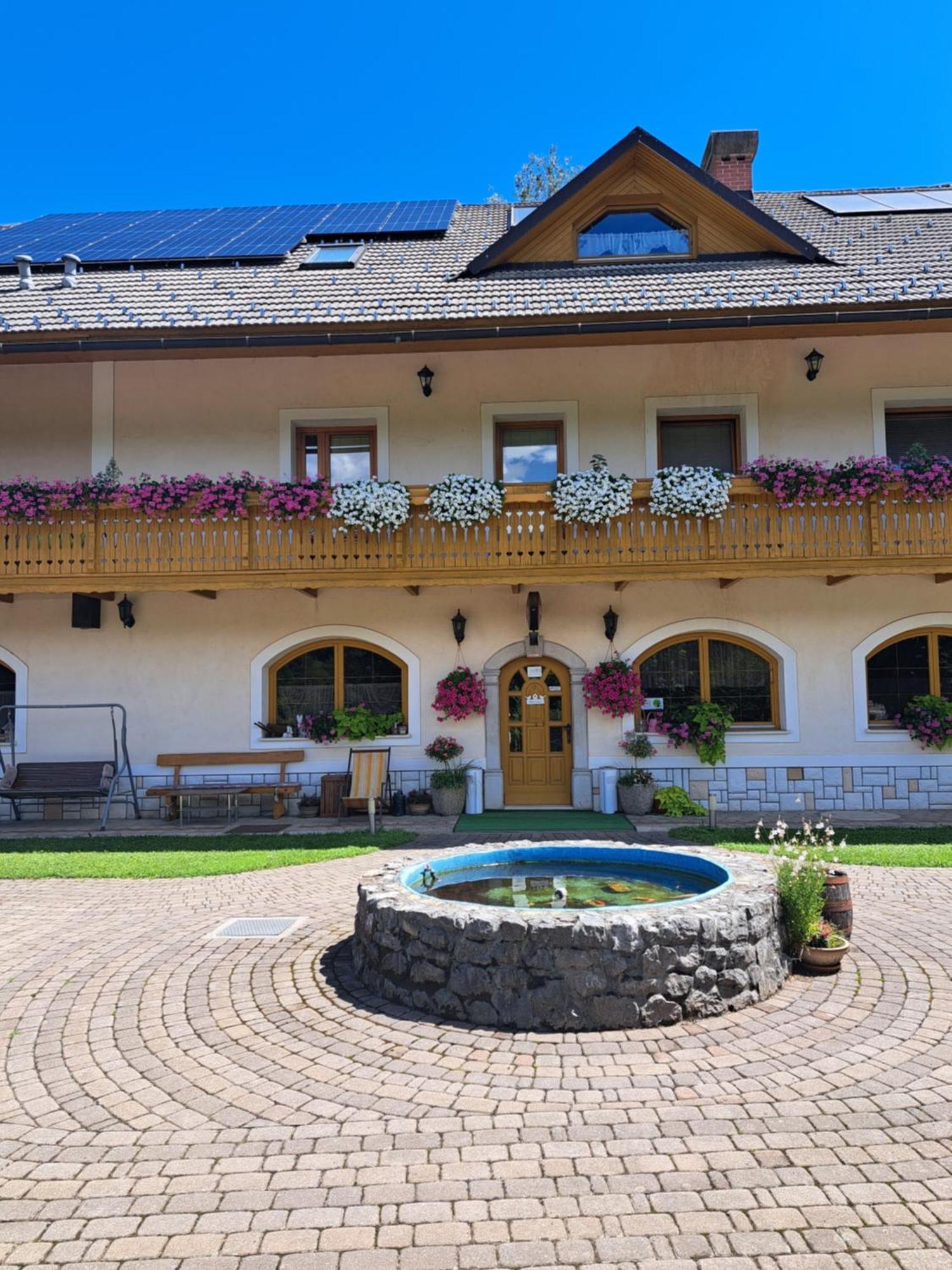 Guest House Kveder Skofja Loka Bagian luar foto