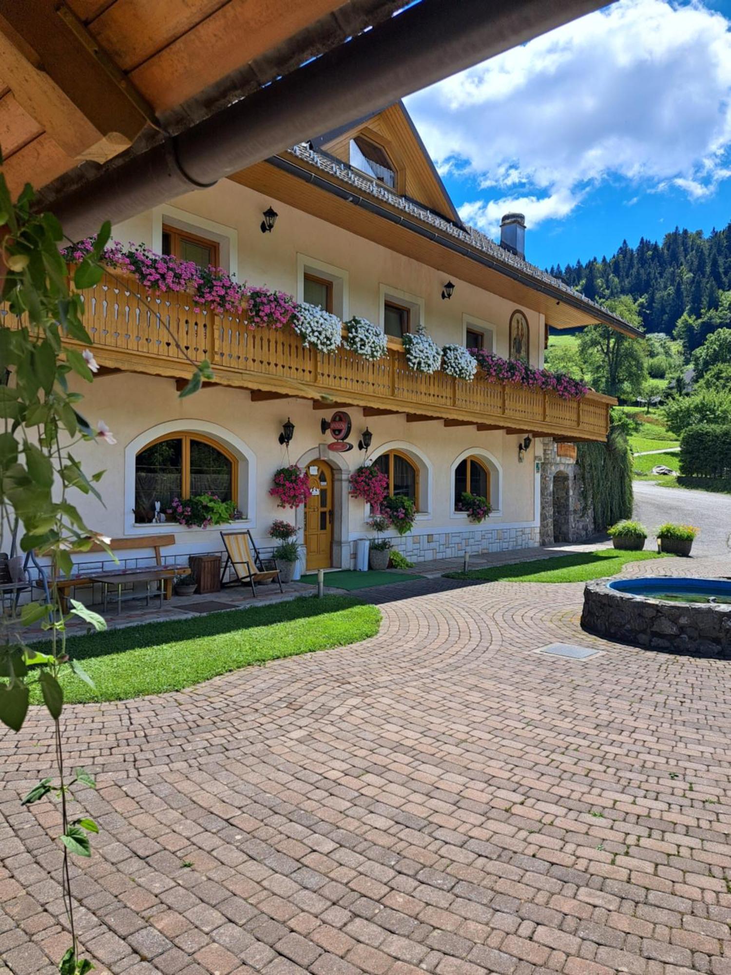 Guest House Kveder Skofja Loka Bagian luar foto